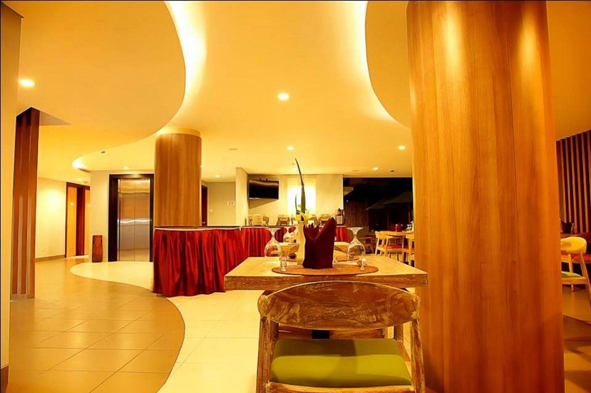 Santosa City Hotel Denpasar Eksteriør billede